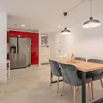 Moderno Con Piscina En