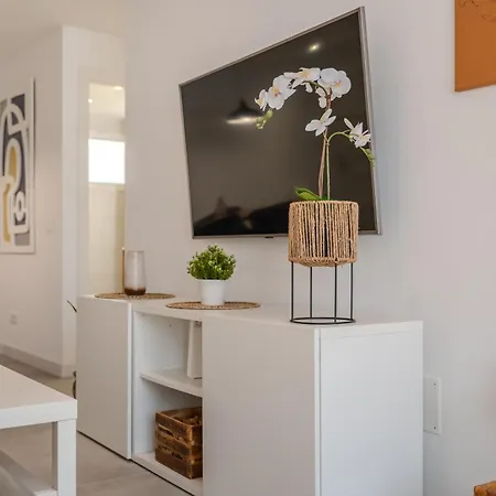 Apartamento Moderno Con Piscina En *